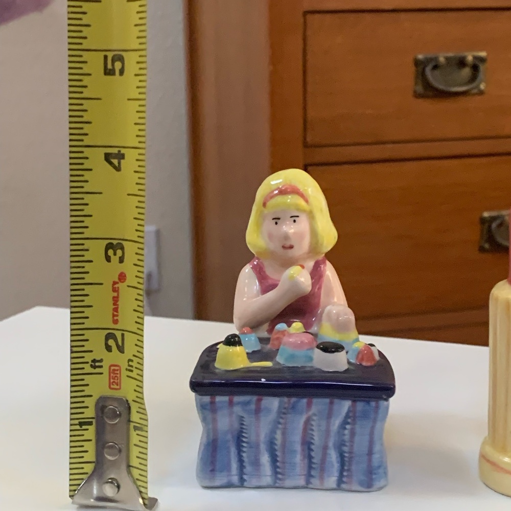 Vintage Lady & Lipstick Salt & Pepper Set